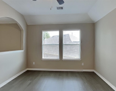 8000 N Tarrytown Crossing Drive - Photo Thumbnail 17