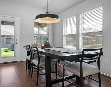 25915 Aura Lake Lane - Photo Thumbnail 11