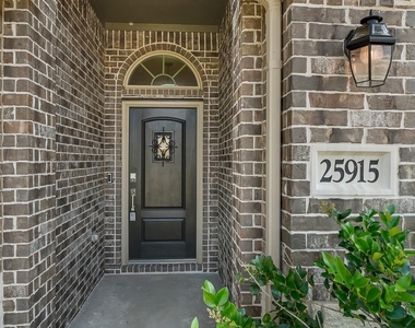 25915 Aura Lake Lane - Photo Thumbnail 2