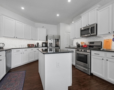 25915 Aura Lake Lane - Photo Thumbnail 12
