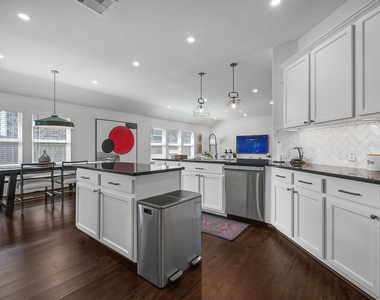 25915 Aura Lake Lane - Photo Thumbnail 13