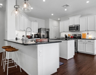 25915 Aura Lake Lane - Photo Thumbnail 10