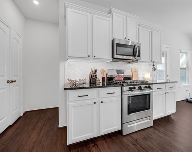 25915 Aura Lake Lane - Photo Thumbnail 15