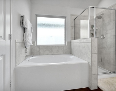 25915 Aura Lake Lane - Photo Thumbnail 20