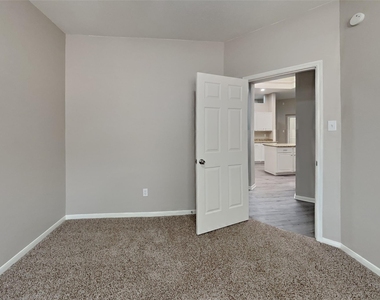 17111 Cradle Cove Court - Photo Thumbnail 10