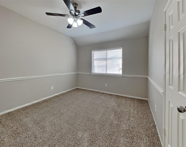 17111 Cradle Cove Court - Photo Thumbnail 8