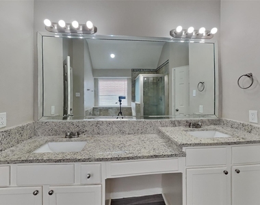 17111 Cradle Cove Court - Photo Thumbnail 7