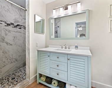 9450 Highland Woods - Photo Thumbnail 9