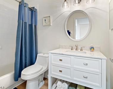 9450 Highland Woods - Photo Thumbnail 12