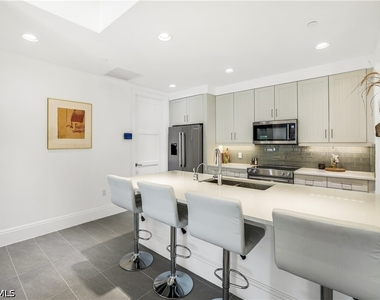 1035 3rd Avenue S - Photo Thumbnail 11