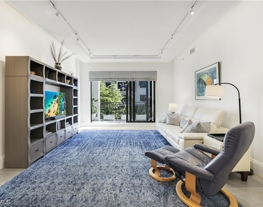 1035 3rd Avenue S - Photo Thumbnail 8