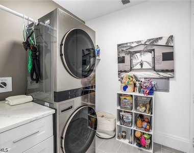 1035 3rd Avenue S - Photo Thumbnail 18