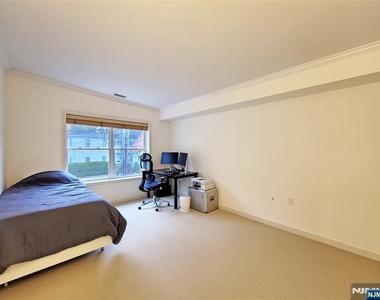 441 Piermont - Photo Thumbnail 18