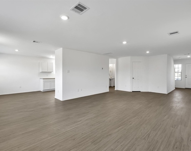 1615 Oleander Greens Drive - Photo Thumbnail 5