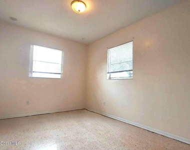 1706 Pineda Street - Photo Thumbnail 4