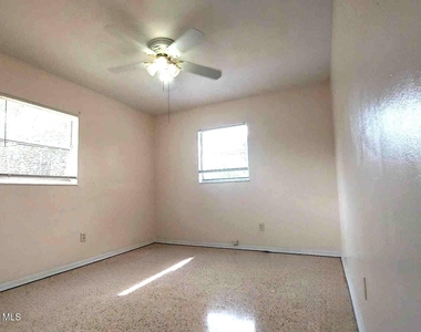 1706 Pineda Street - Photo Thumbnail 5