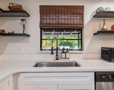 1411 E Henry Avenue - Photo Thumbnail 11