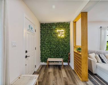 1411 E Henry Avenue - Photo Thumbnail 2