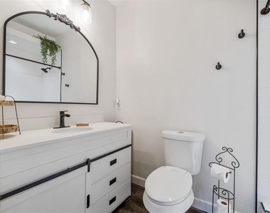 1411 E Henry Avenue - Photo Thumbnail 17