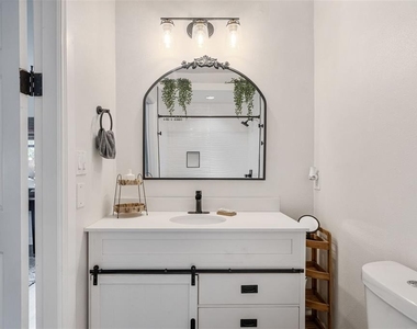 1411 E Henry Avenue - Photo Thumbnail 18