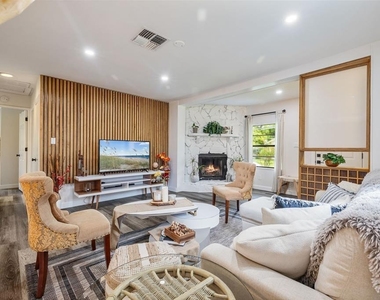 1411 E Henry Avenue - Photo Thumbnail 4