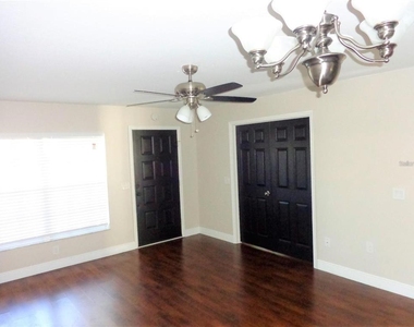 7910 Hardwick Drive - Photo Thumbnail 5