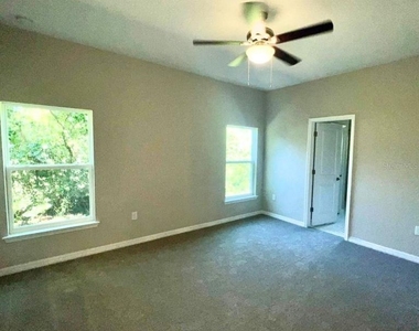1335 W Walnut Street - Photo Thumbnail 4