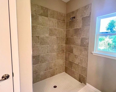 1335 W Walnut Street - Photo Thumbnail 5