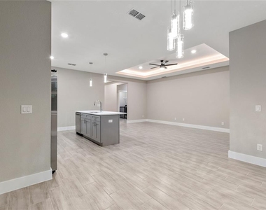 330 Royal Palm Way - Photo Thumbnail 18
