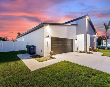 330 Royal Palm Way - Photo Thumbnail 5