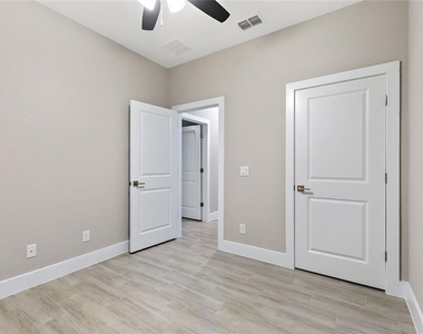 330 Royal Palm Way - Photo Thumbnail 22