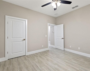 330 Royal Palm Way - Photo Thumbnail 20