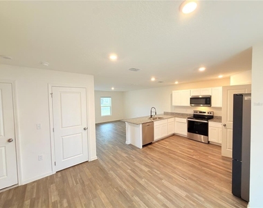 733 James Court - Photo Thumbnail 5