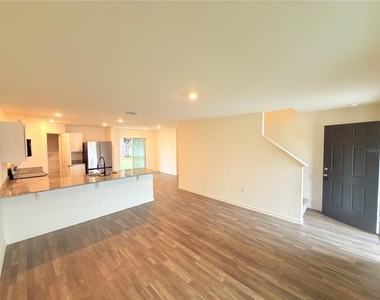 733 James Court - Photo Thumbnail 4