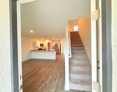 733 James Court - Photo Thumbnail 3
