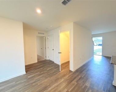 733 James Court - Photo Thumbnail 15