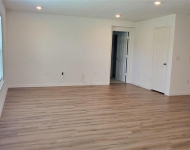 16536 Centipede Street - Photo Thumbnail 6