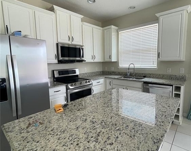 11807 Vermillion Ave - Photo Thumbnail 4