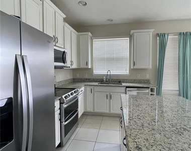 11807 Vermillion Ave - Photo Thumbnail 5
