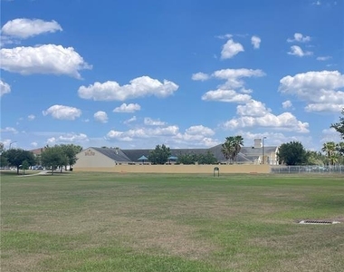 11807 Vermillion Ave - Photo Thumbnail 17