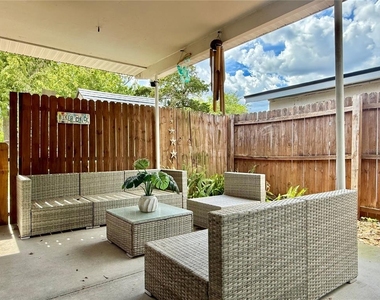 2440 Anastasia Drive - Photo Thumbnail 8