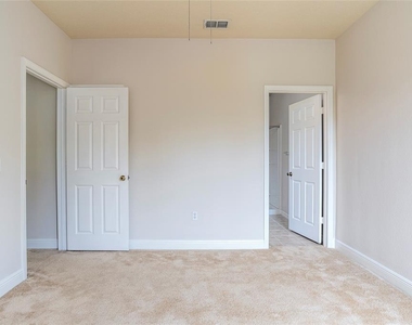 417 Southern Pecan Circle - Photo Thumbnail 10