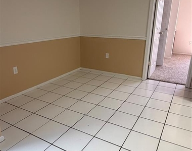 1275 Woodman Way - Photo Thumbnail 5