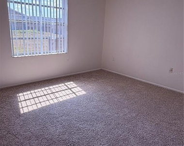 1275 Woodman Way - Photo Thumbnail 7
