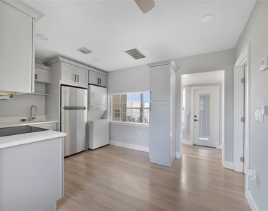 4521 Edgewater Drive - Photo Thumbnail 6