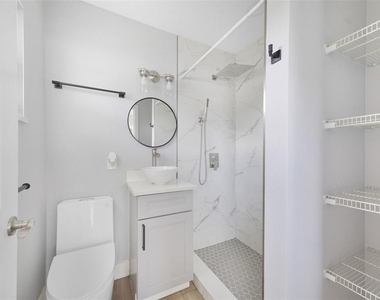 4521 Edgewater Drive - Photo Thumbnail 11