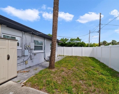 4521 Edgewater Drive - Photo Thumbnail 16