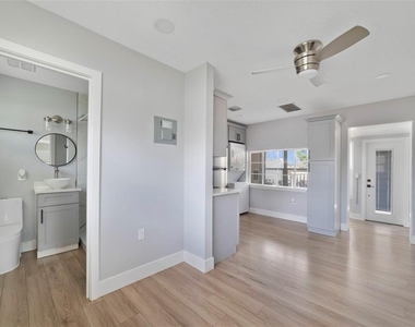 4521 Edgewater Drive - Photo Thumbnail 7