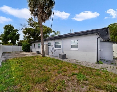 4521 Edgewater Drive - Photo Thumbnail 15