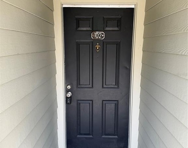 6004 Westgate Drive - Photo Thumbnail 2